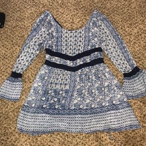 Blue Print Mini Dress. Small. Love sleeve.
